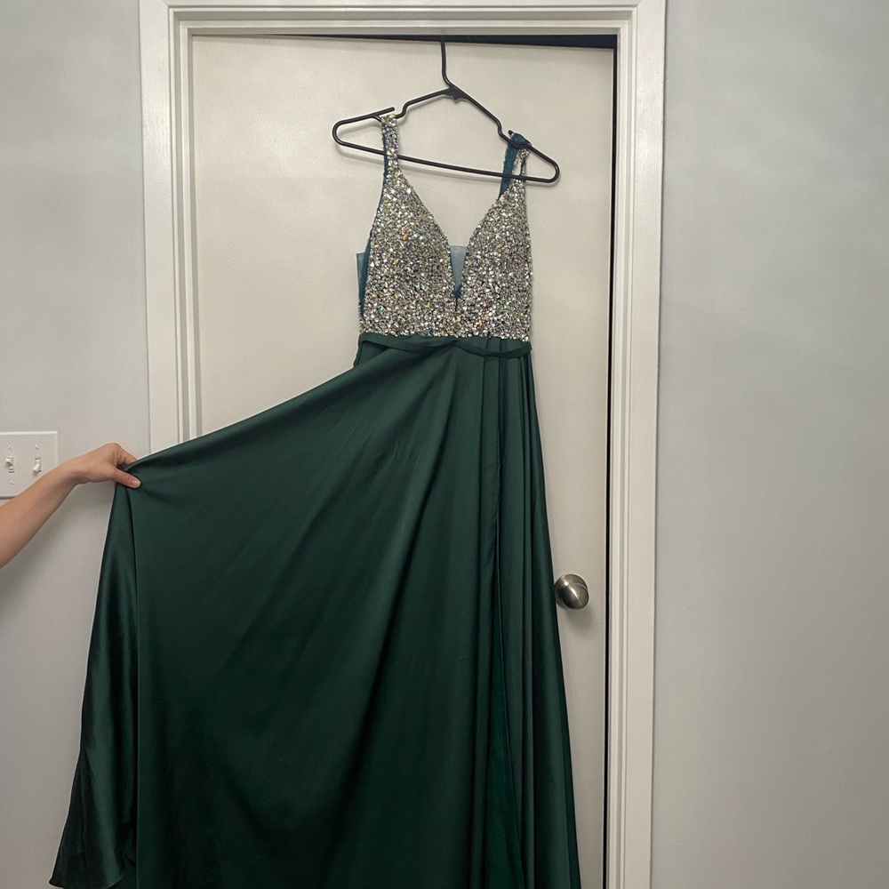 Thigh split straight flowy prom dress. Used once only.